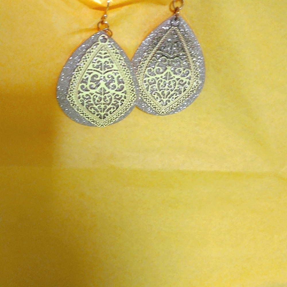 Women's layed glittery rose gold dangly earrings